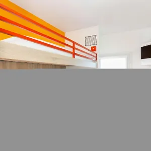 Отель Hotelf1 Frejus Sur Argens, Рокбрюн-сюр-Аржан